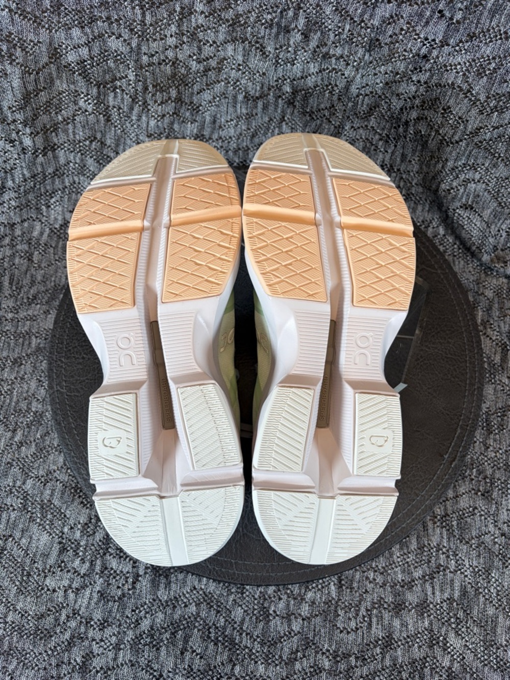 On Cloudpulse Trainer Sneakers Women's 9.5 Lima / Savannah - Picture 8 of 9